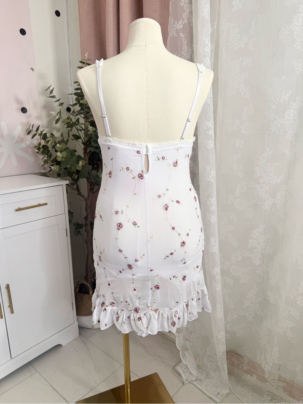 Sugar Thrillz White Floral Lace-Trim Slip Dress BIN#16 - Picture 4 of 7